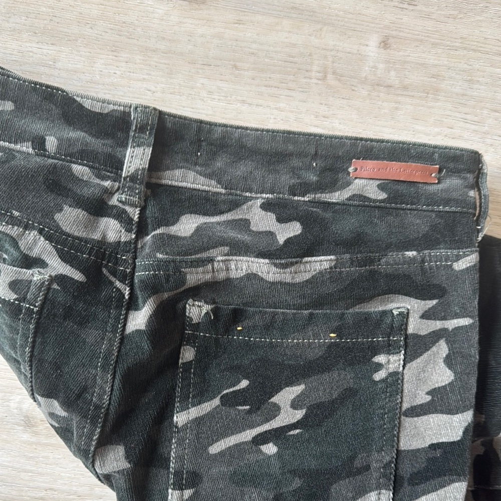 Pilcro and the Letterpress Camo Skinny Pants - Black and Gray - Picture 4 of 7